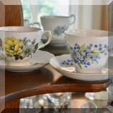 P08. Porcelain teacups 